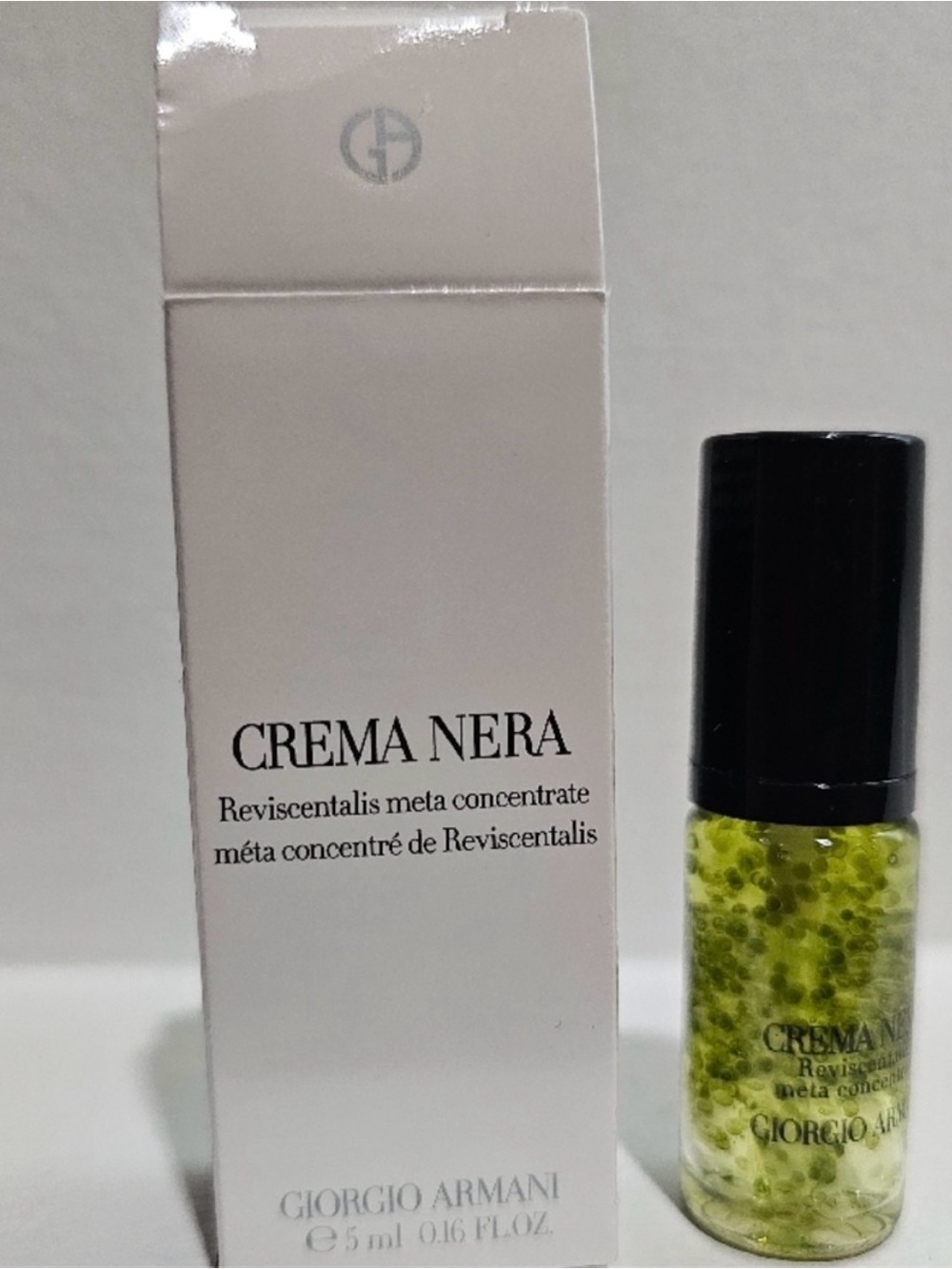 Giorgio Armani Crema Nera Capsule Serum — White & Lime Green